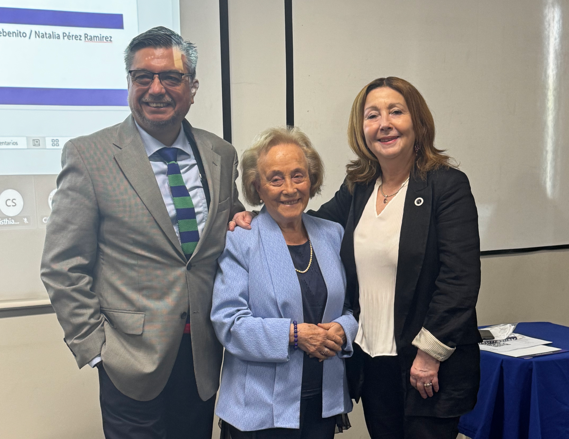 Representantes de la ASOFAMECH y de la Universidad de Chile